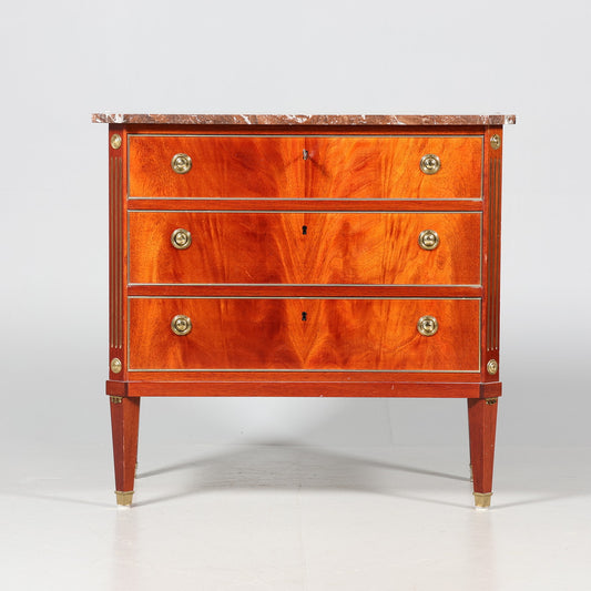 BYRÅ, gustaviansk stil.